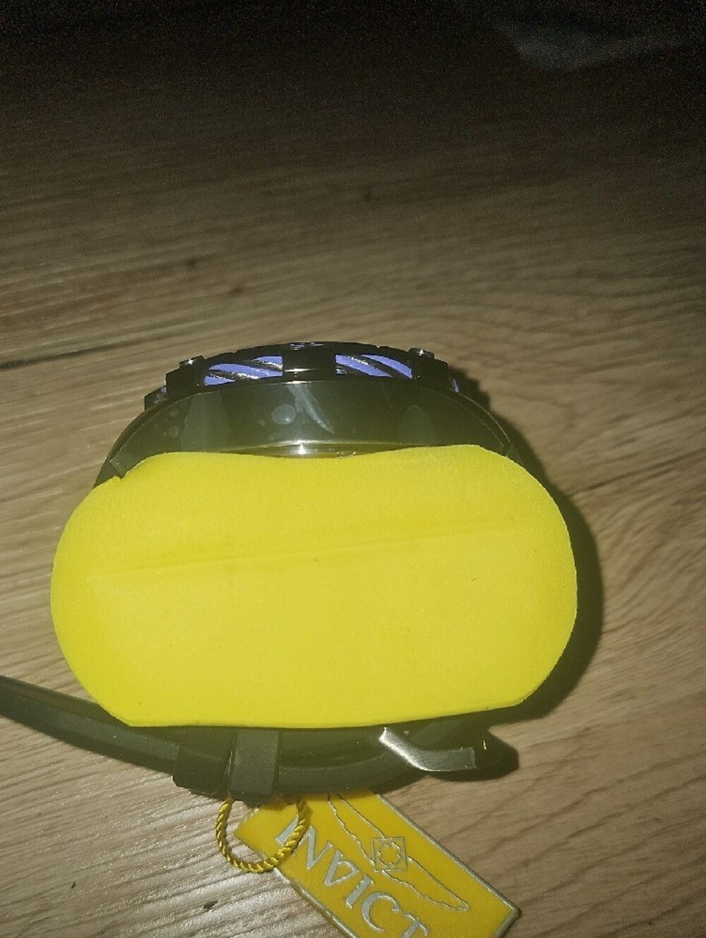 Invicta Yellow Branded Two-Piece Box - Picture 3 of 5